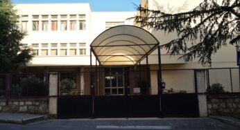 “Banchi biposto scomodi e non sicuri alla Novelli”, monta la protesta dei genitori