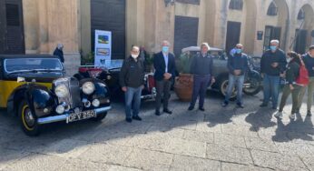 Monreale, auto storiche all’ombra del Palazzo di Città (FOTO)