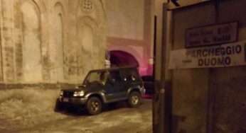 Sosta selvaggia alle Absidi del Duomo Unesco di Monreale (FOTO)