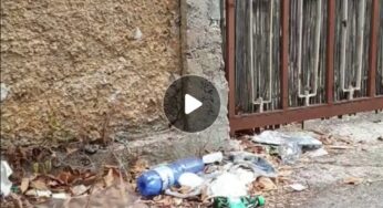“Fate schifo!”, lo sfogo di un monrealese tra i rifiuti in via Linea Ferrata (VIDEO)