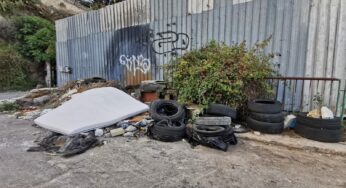 Monreale, via della Regione Siciliana abbandonata tra i rifiuti