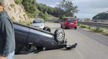 Auto si ribalta sulla provinciale, un ferito