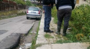 Buche e insidie denunciate da anni, protestano i residenti di via Pio La Torre