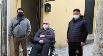 Mimmo Zuccarello emozionato, è festa in via Militi, “Semplicemente Grazie” /VIDEO