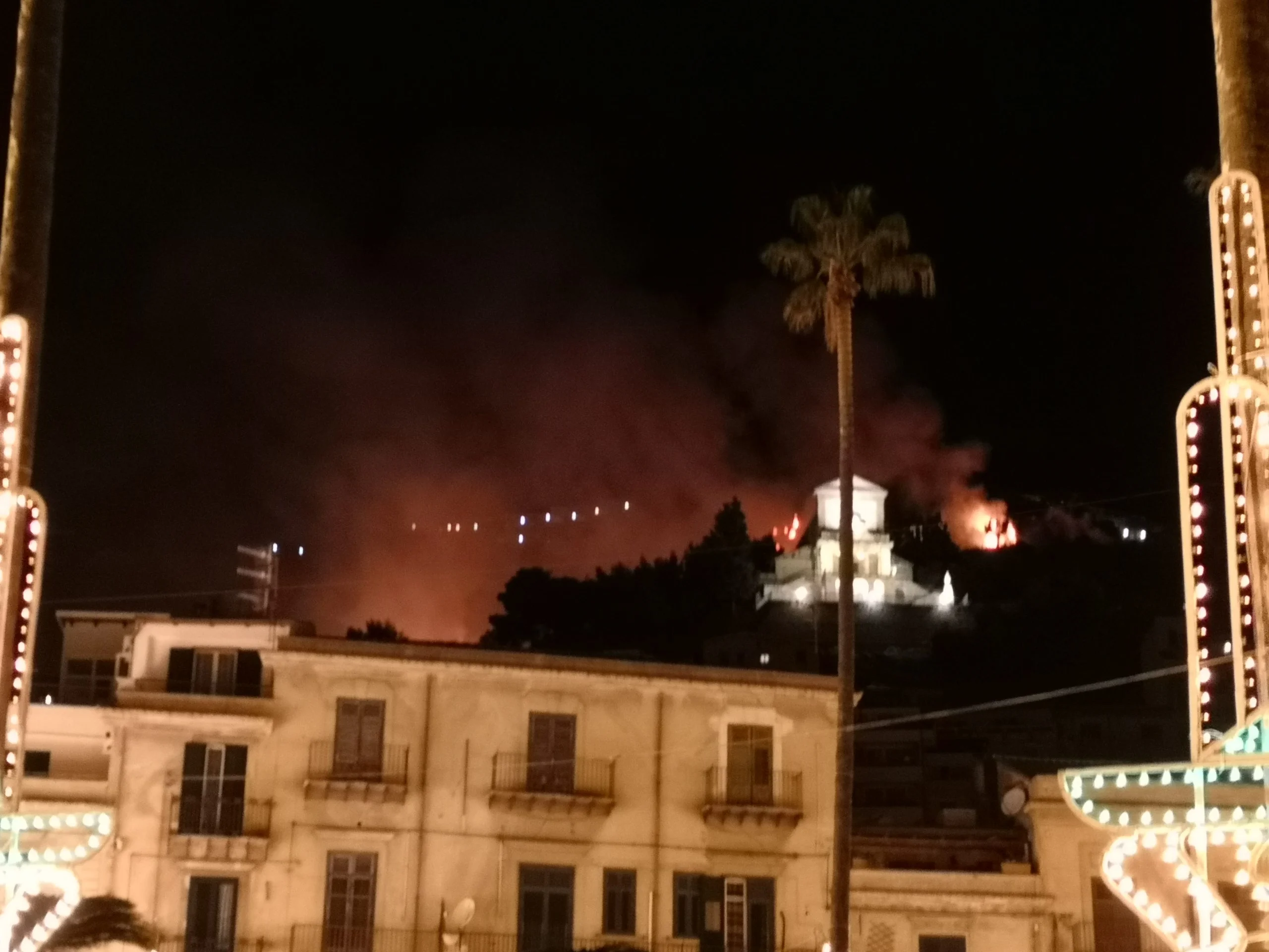 Monreale, incendi sul monte Caputo dopo i fuochi d’artificio