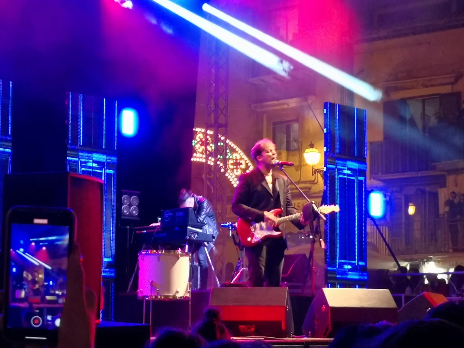 Due bimbe si perdono al concerto dei The Kolors, ritrovate in pochi minuti