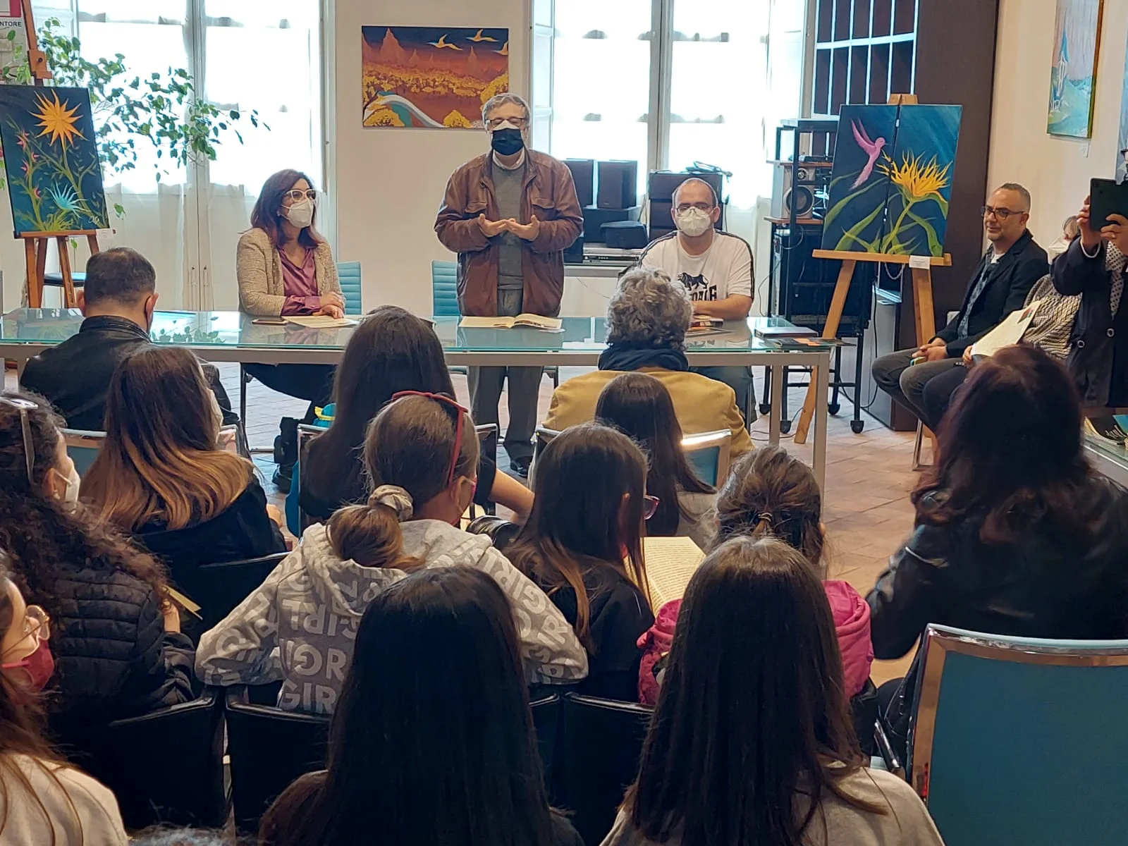 A Monreale la mostra del pittore Cristian Tschierske: pace, natura e favole