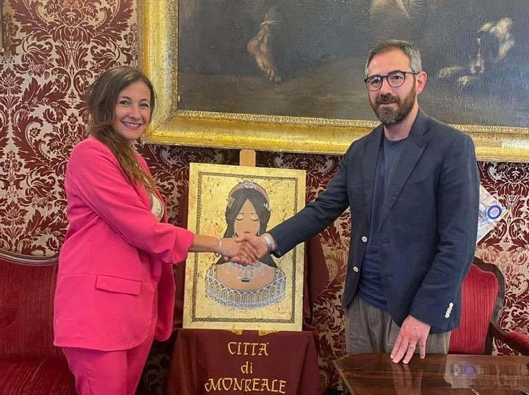 L’artista Rosalba Gambino dona alla città la “Dama Monreale”