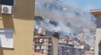 Paura a Monreale, incendio lambisce abitazioni ed auto