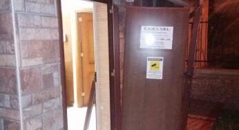 Ignoti danneggiano porta ed entrano negli uffici, atto vandalico a San Martino