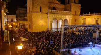 Cabaret, concerti, musica e balli: il programma di oggi della Festa del SS Crocifisso