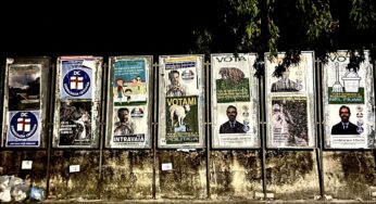 Cartelloni satirici al posto dei manifesti elettorali a Pioppo, il gesto che accende i riflettori su alcuni temi