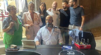 Monreale balla e canta con Antonio Fornabaio: grande festa in piazzetta Vaglica