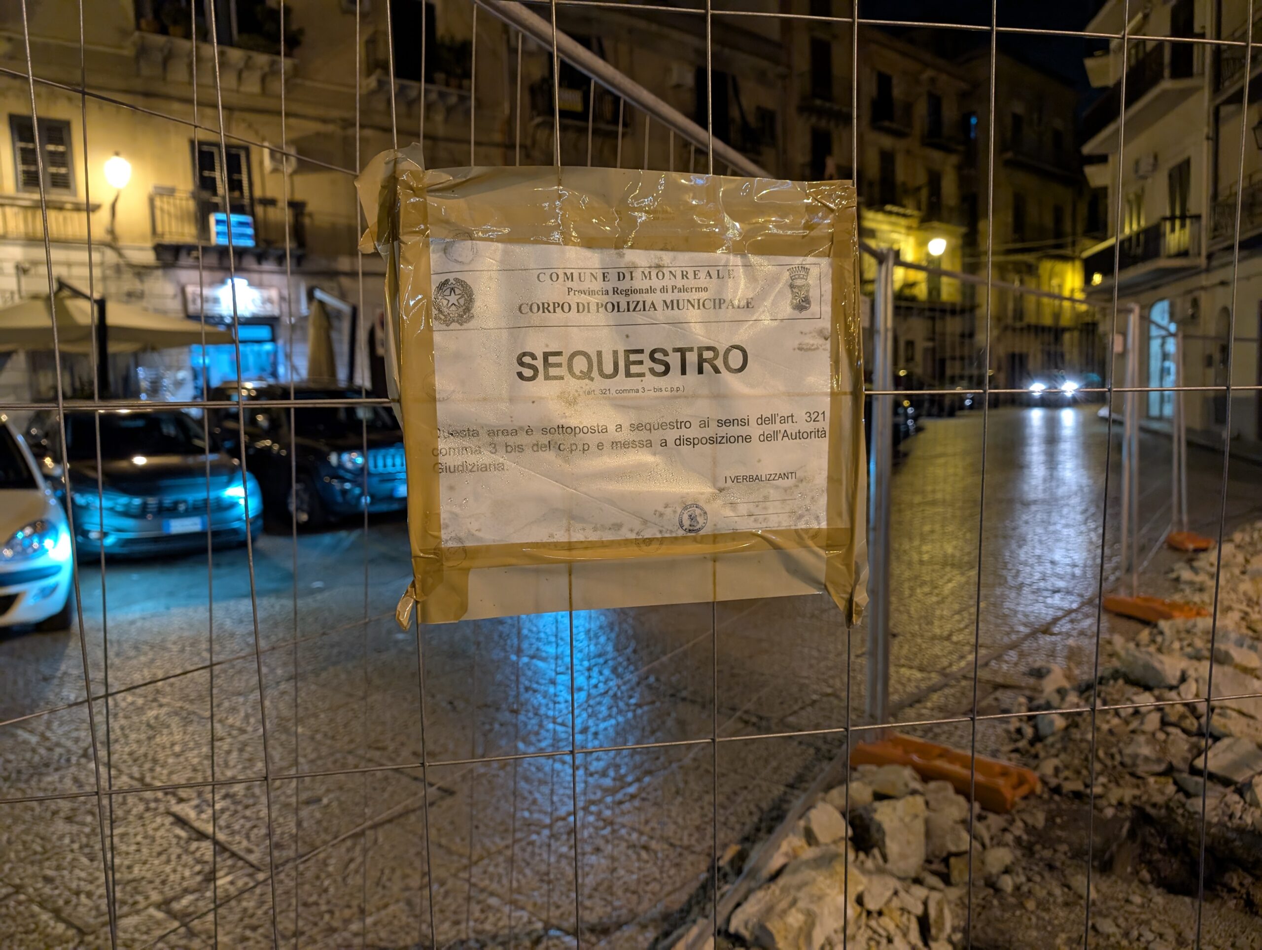 Rotta una basola, a Monreale la Polizia Municipale sequestra il cantiere in Piazza Vittorio Emanuele