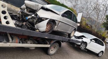 Due feriti in un incidente stradale in via Olio di lino, tre auto coinvolte